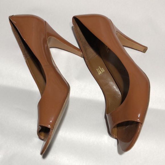 RICHARD TYLER Tobacco Rumba Genuine Patent Leather Peep Toe Pumps size 8.5 - Picture 5 of 12